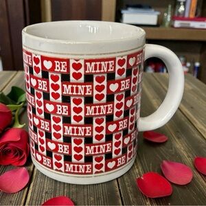 J.I.I.  1995 vintage Red Hearts Gold Tone Trim Ceramic Coffee Mug Cup